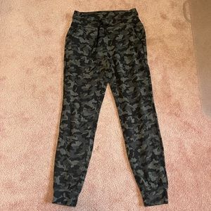 Lululemon Ready to Rulu Jogger: Heritage camo black lunar rock size 6
